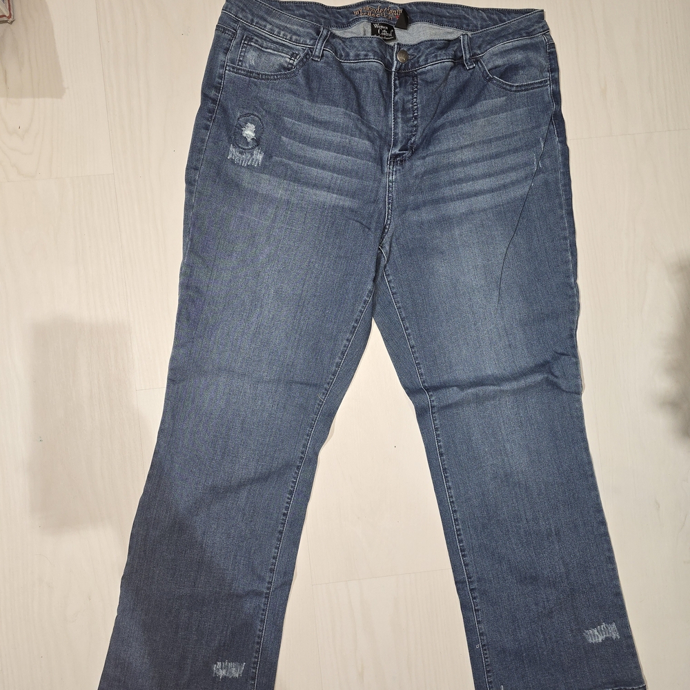 #07  18WP Woman With Control Blue Flare Wide Leg Stretch Jeans. Never Worn.